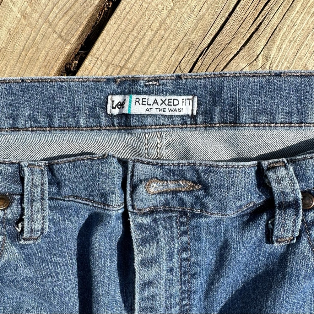 Lee Relaxed Fit Jeans - Picture 2 of 7